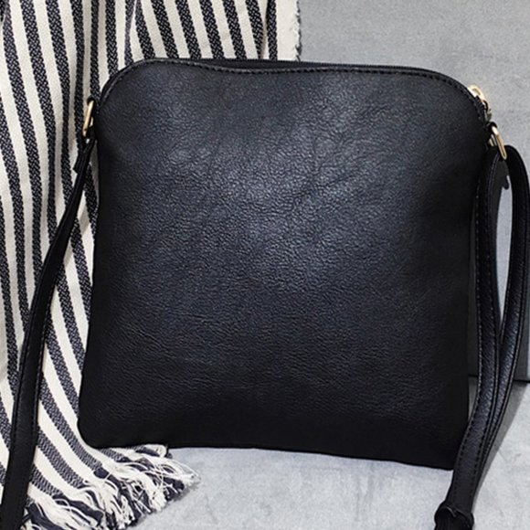 TRENDY BLACK CROSSBODY BAG WITH TASSELS - Picture 3 of 4